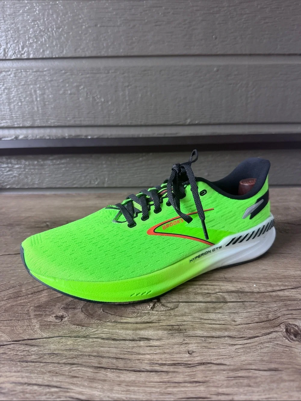 Brooks Hyperion Women’s Neon Green Running Shoe with Black Accents size 10